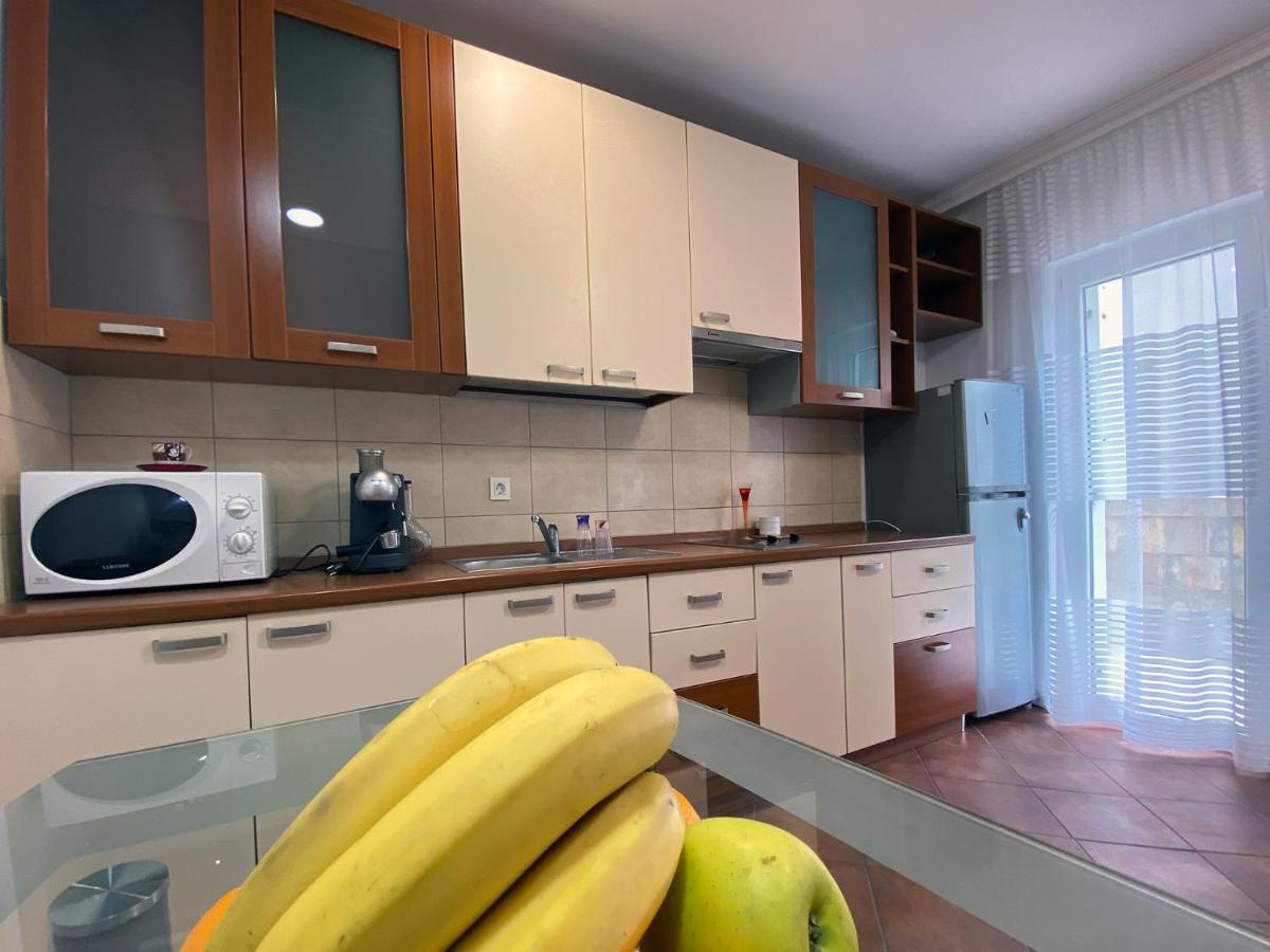 Family Beachfront Apartment Petrovac Kültér fotó