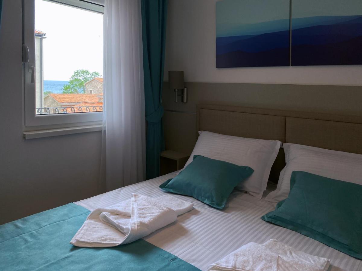 Family Beachfront Apartment Petrovac Kültér fotó